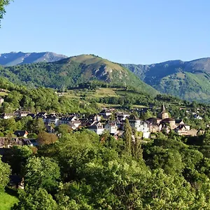 Les Rochers Saint-Savin (Hautes-Pyrenees)